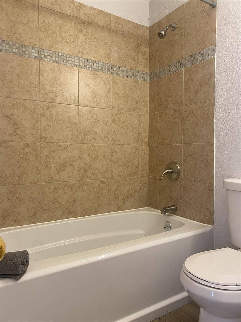 Spacious 1BR/1BA $995! Near 59N/610