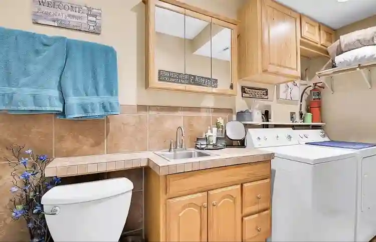 FULLY FURNISHED COZY 1B/1B