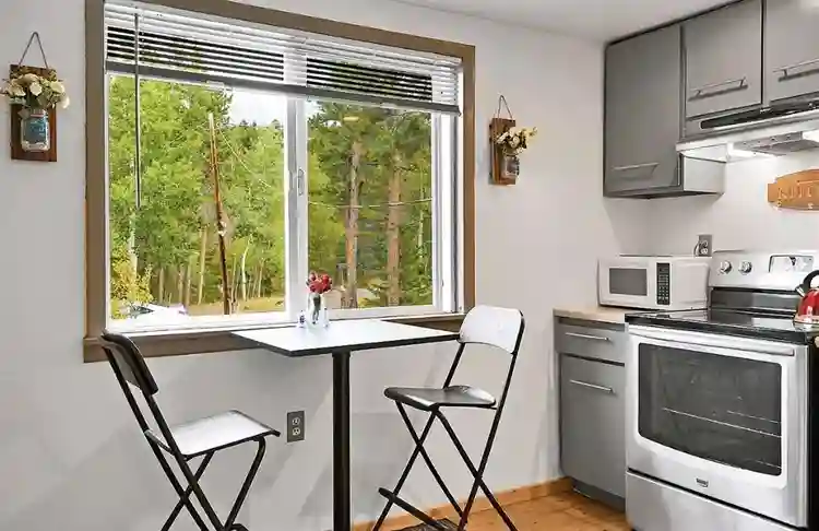 FULLY FURNISHED COZY 1B/1B