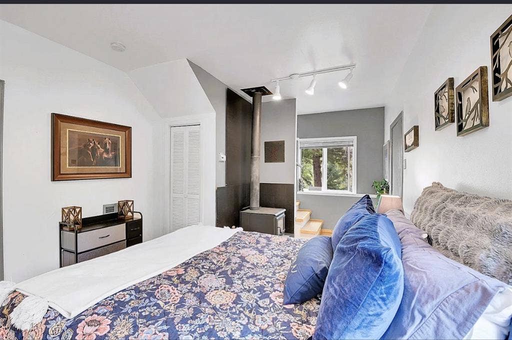 FULLY FURNISHED COZY 1B/1B