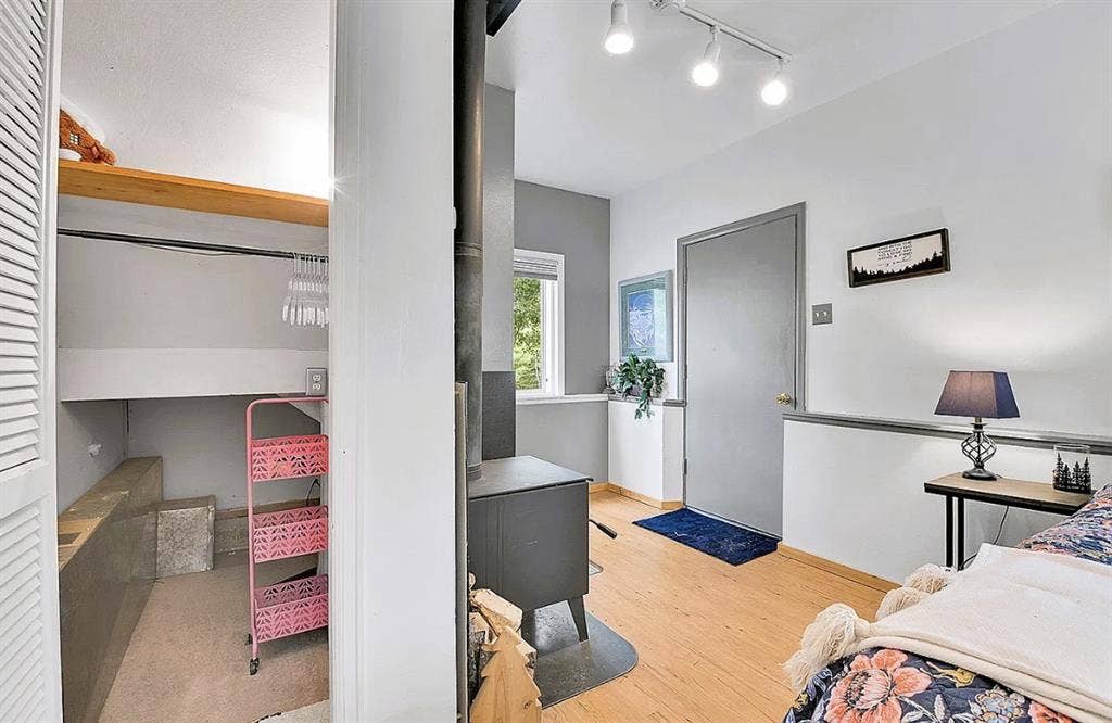 FULLY FURNISHED COZY 1B/1B