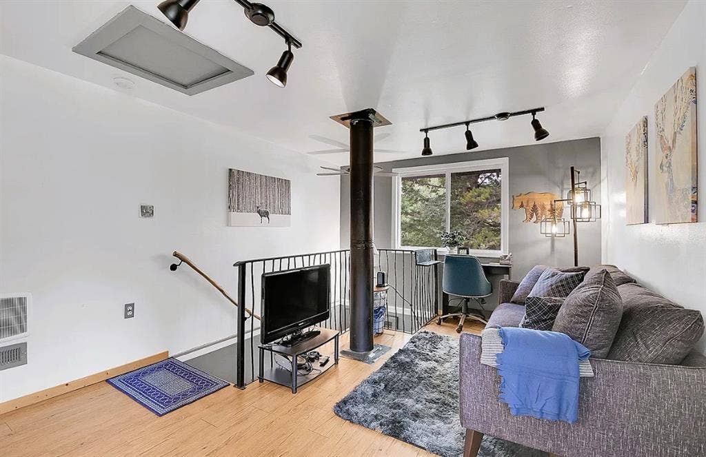FULLY FURNISHED COZY 1B/1B