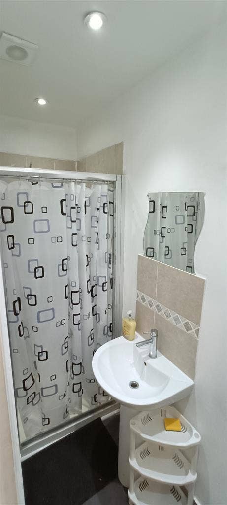 Large Double Room All Bills Include