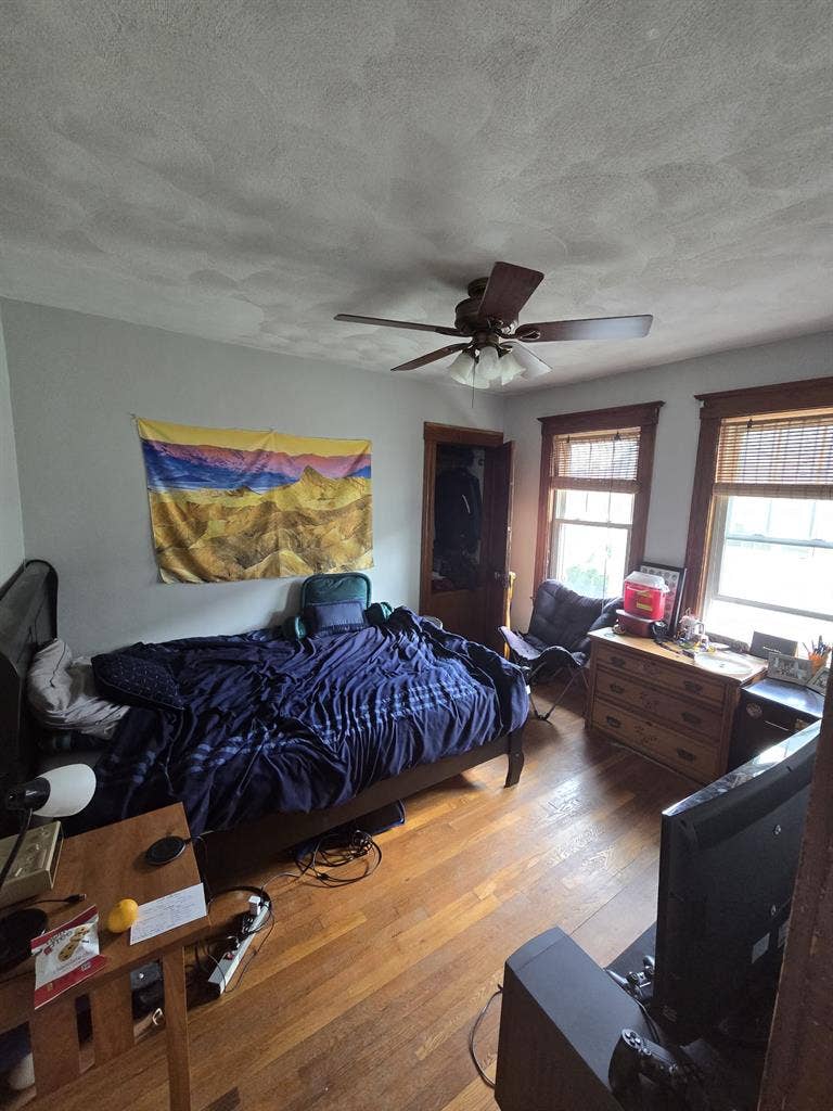 Looking for a roommate -MEDFORD