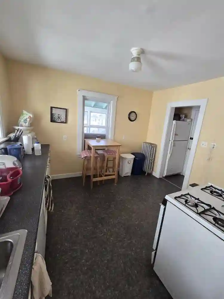 Looking for a roommate -MEDFORD