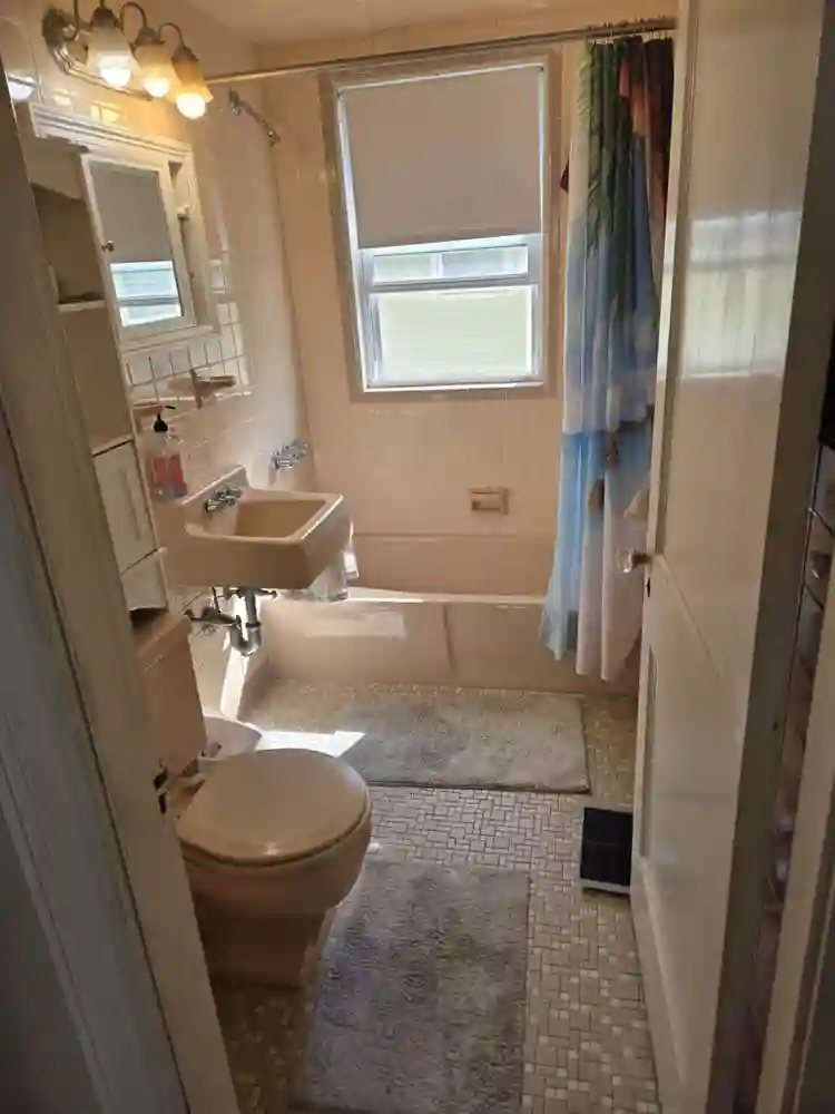 Looking for a roommate -MEDFORD