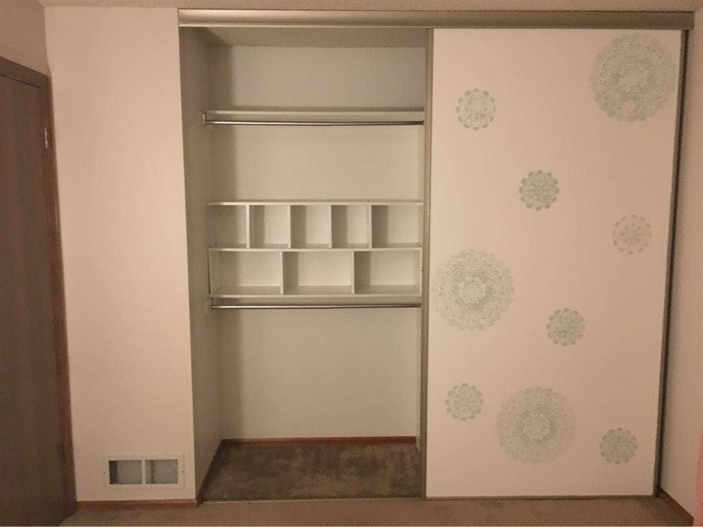 Bedroom w/ shared bath