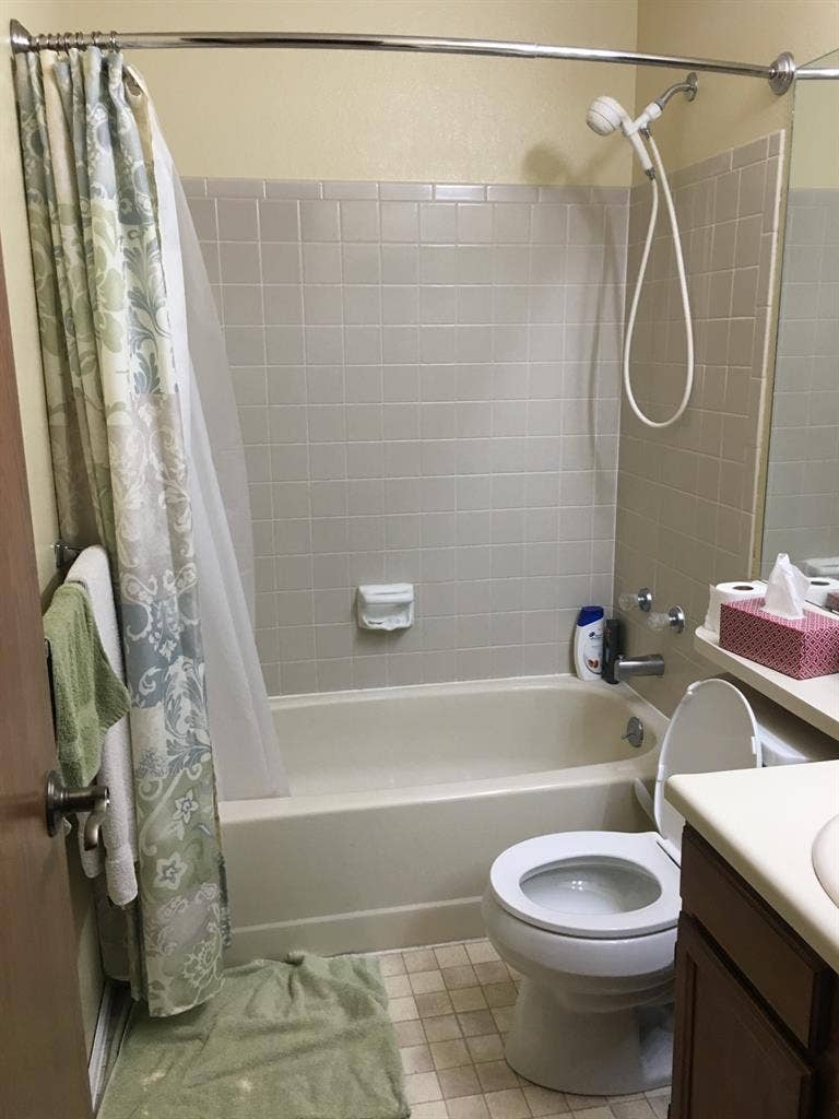 Bedroom w/ shared bath
