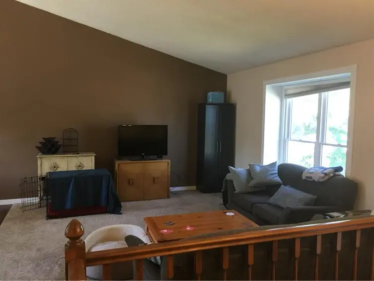 Bedroom w/ shared bath