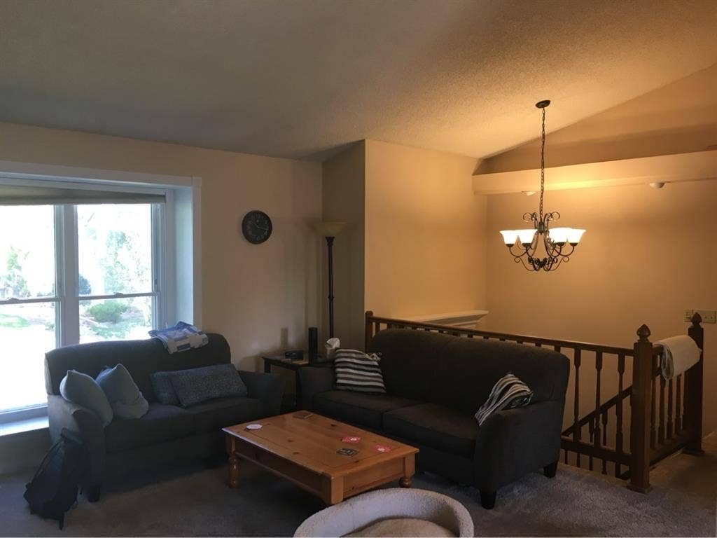 Bedroom w/ shared bath