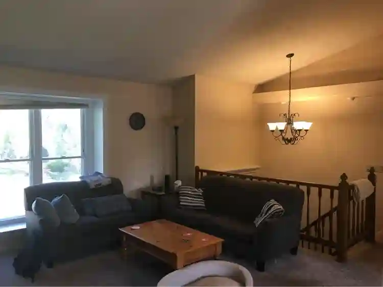 Bedroom w/ shared bath