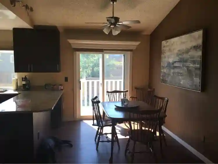 Bedroom w/ shared bath