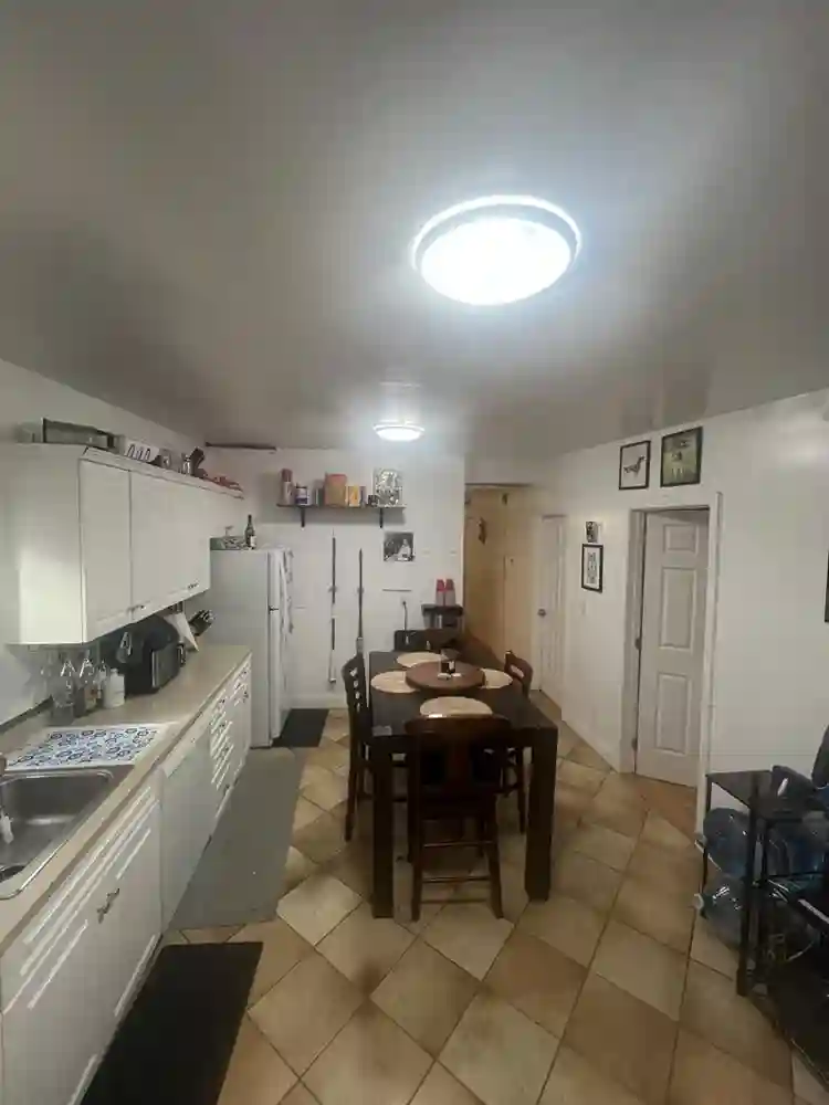 3 bed, 1.5 ba apt downtown stamford