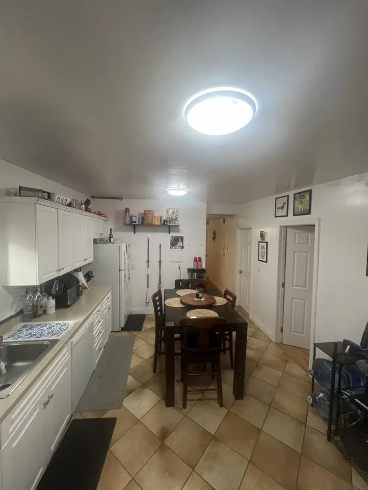3 bed, 1.5 ba apt downtown stamford