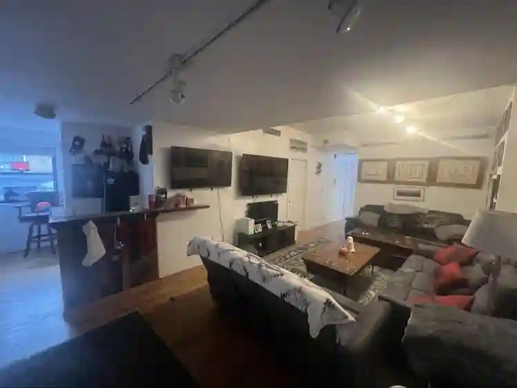 3 bed, 1.5 ba apt downtown stamford