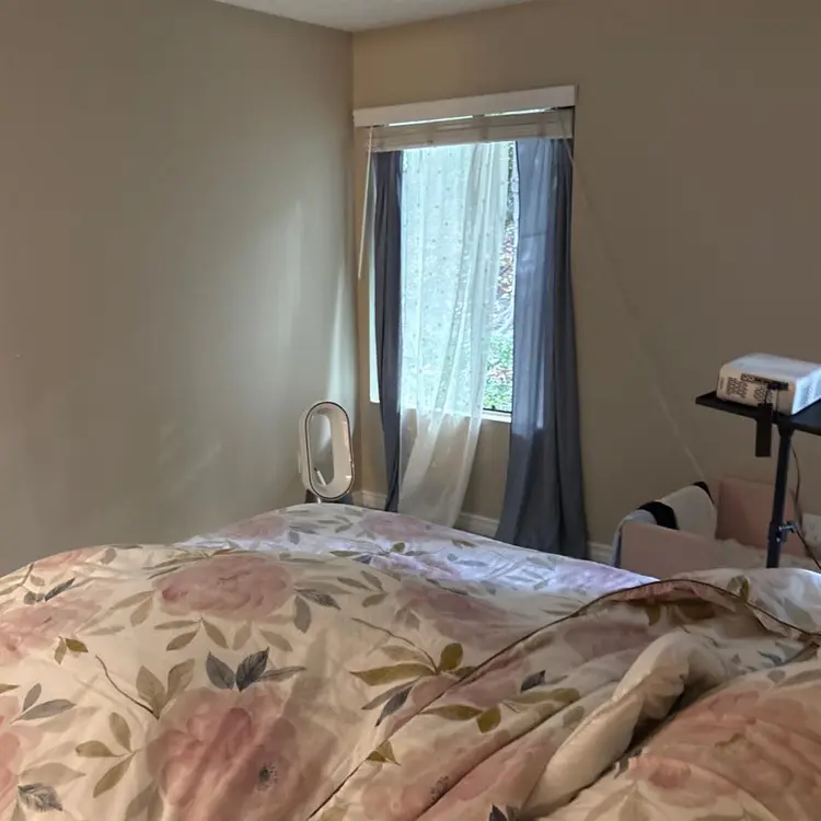 1 bedroom apt to share w/woman