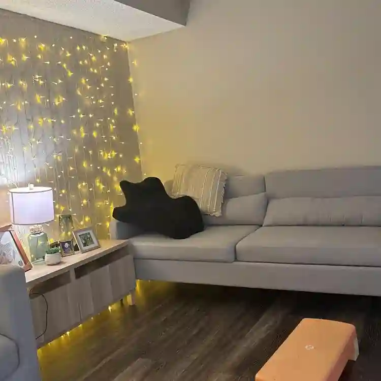 1 bedroom apt to share w/woman