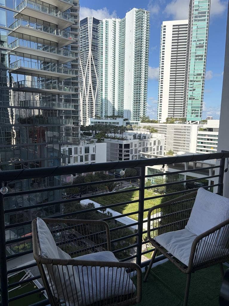 Room for rent Downtown Miami