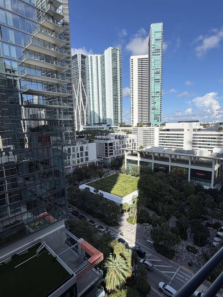 Room for rent Downtown Miami