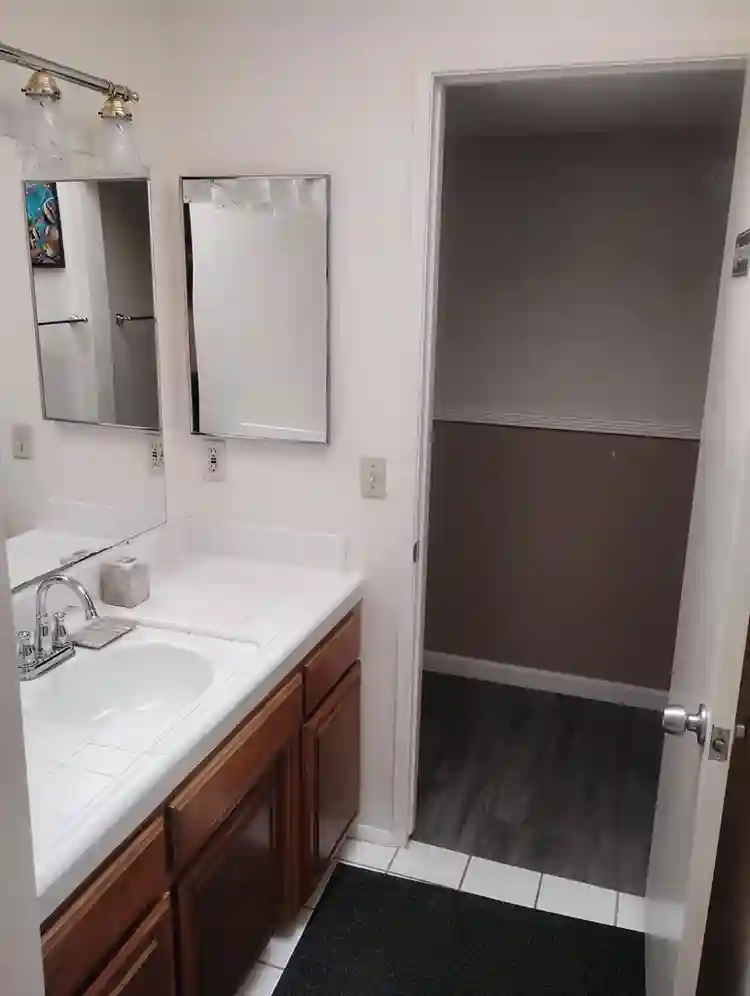 3 rooms available!