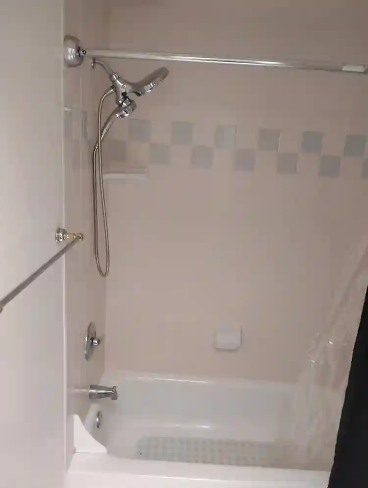3 rooms available!