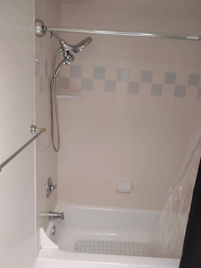 3 rooms available!
