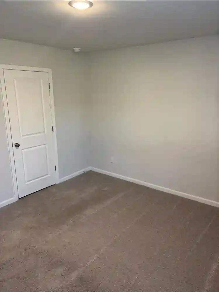 $900 Private room now available