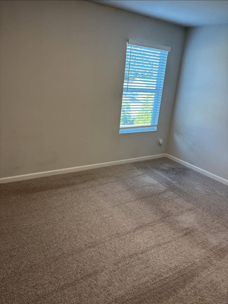 $900 Private room now available