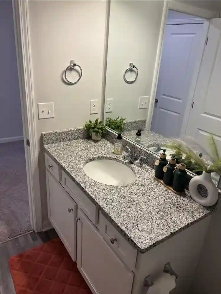 $900 Private room now available