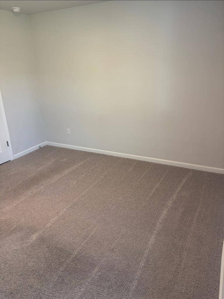 $900 Private room now available