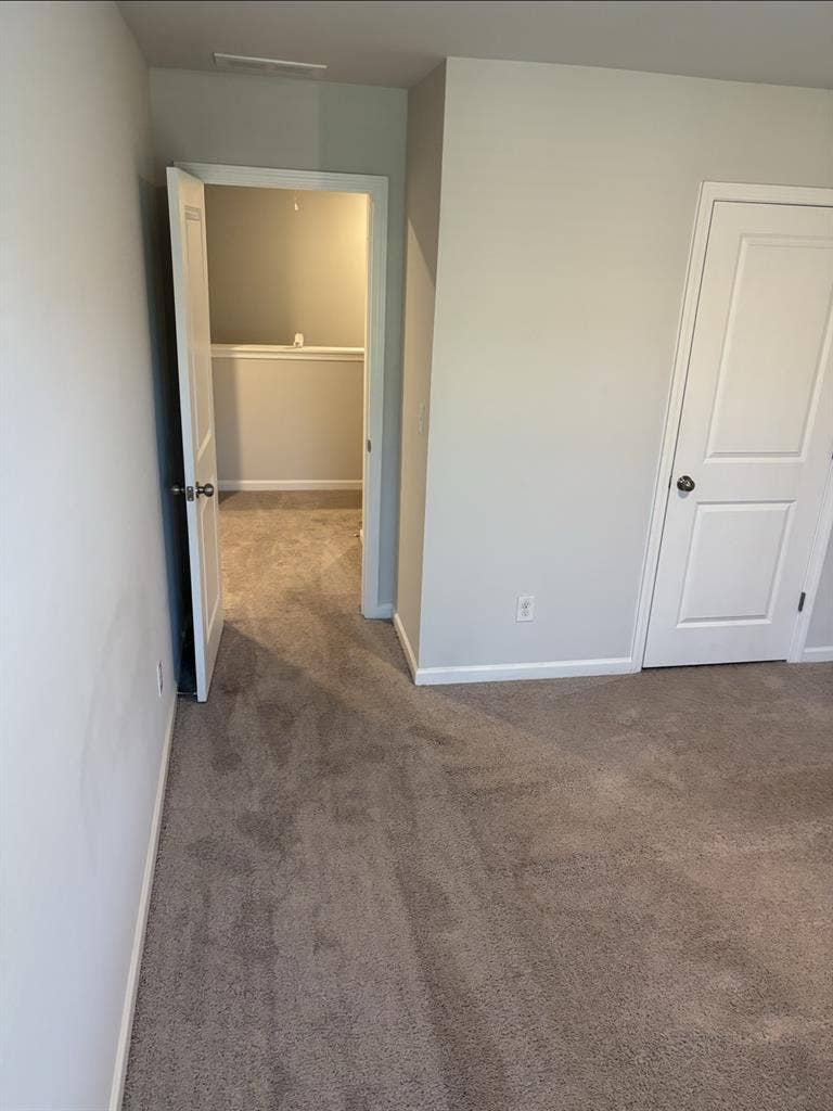 $900 Private room now available