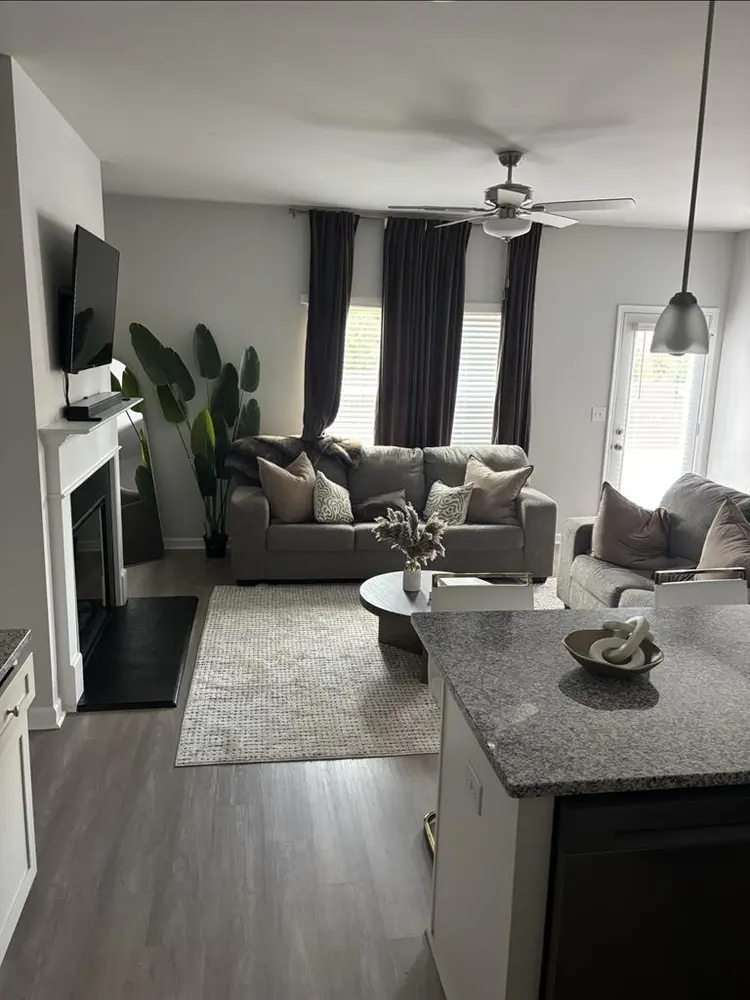$900 Private room now available