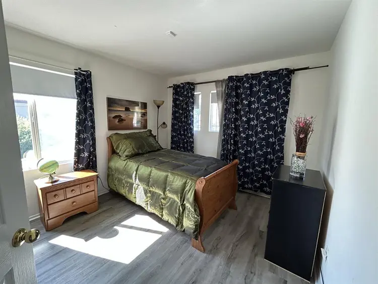 Nice and neat bedroom.