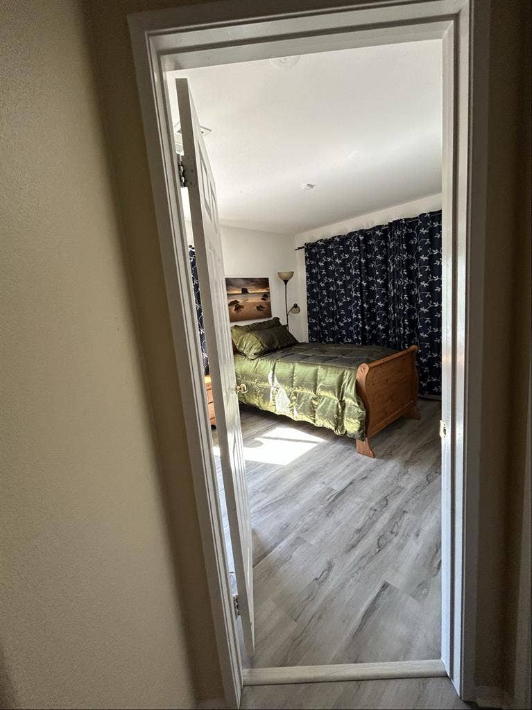 Nice and neat bedroom.