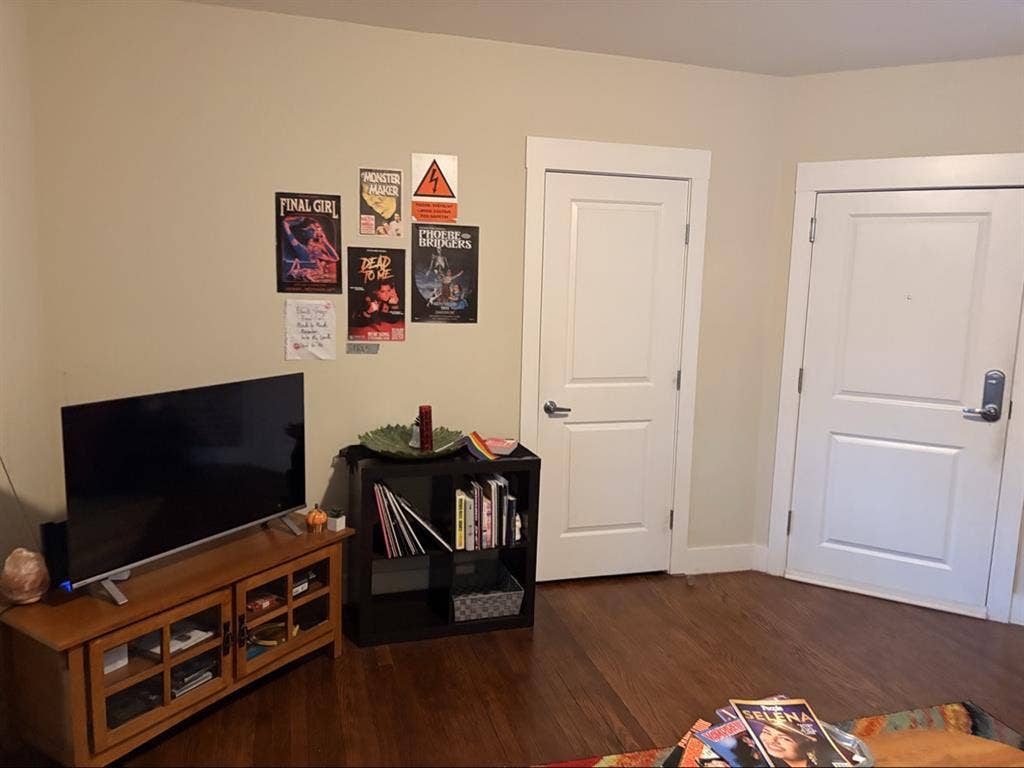 1 bed/1 bath. Hillsboro area