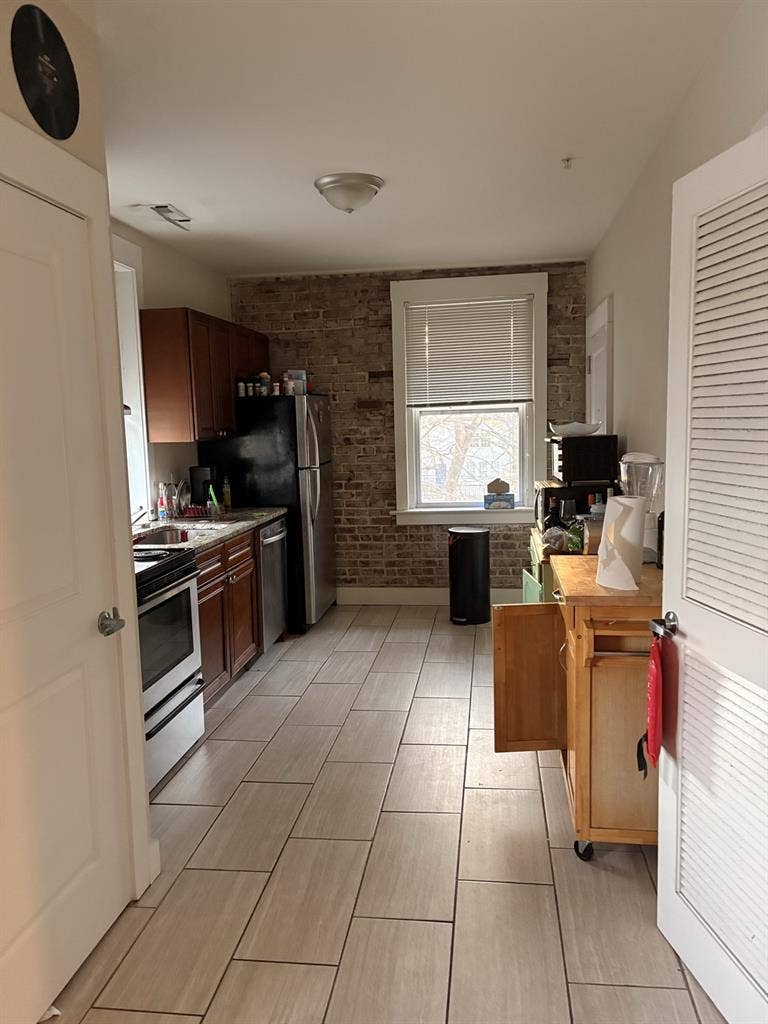 1 bed/1 bath. Hillsboro area
