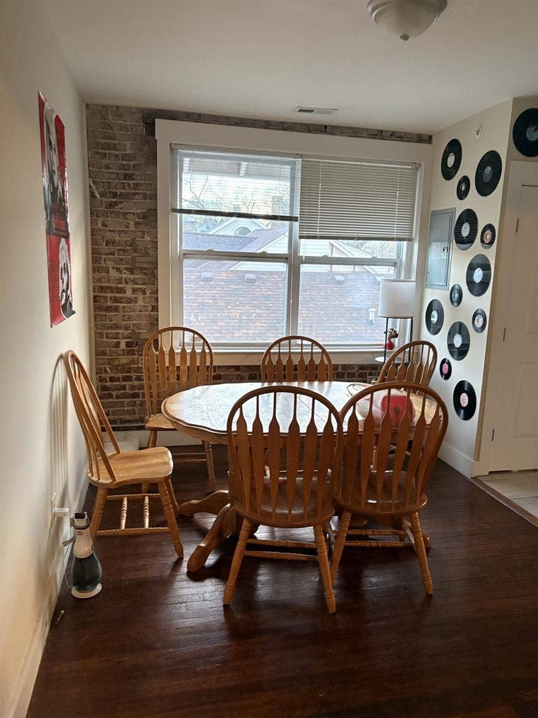 1 bed/1 bath. Hillsboro area