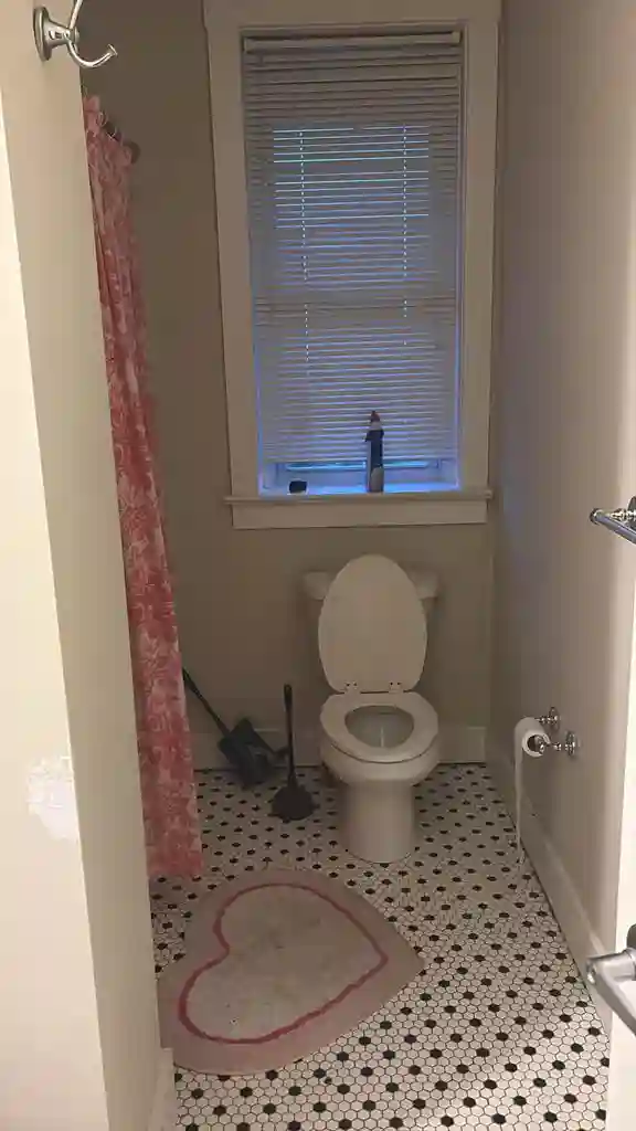 1 bed/1 bath. Hillsboro area