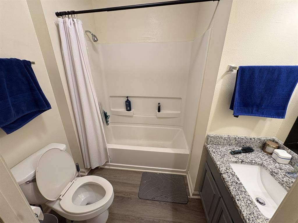 2 by 2 apartment for subletting