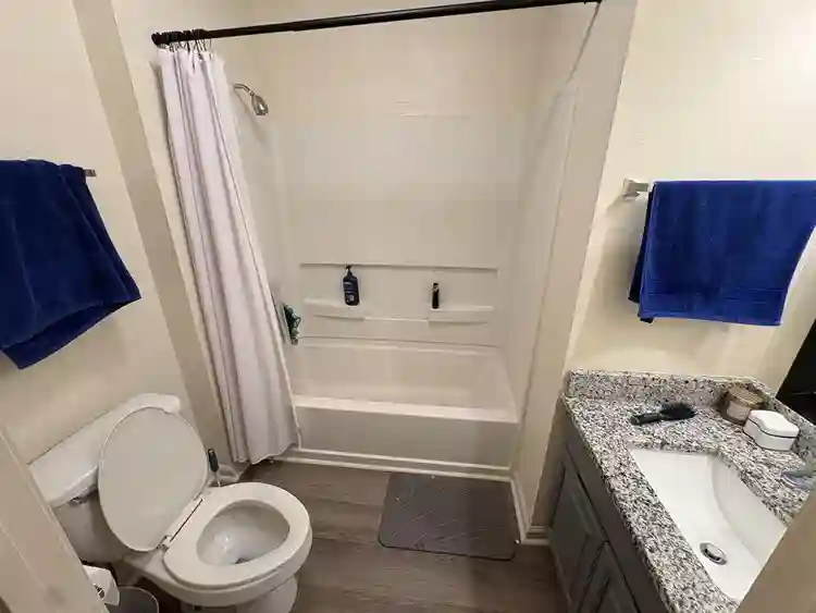 2 by 2 apartment for subletting