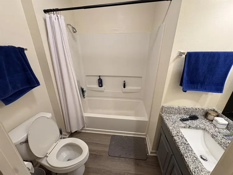 2 by 2 apartment for subletting