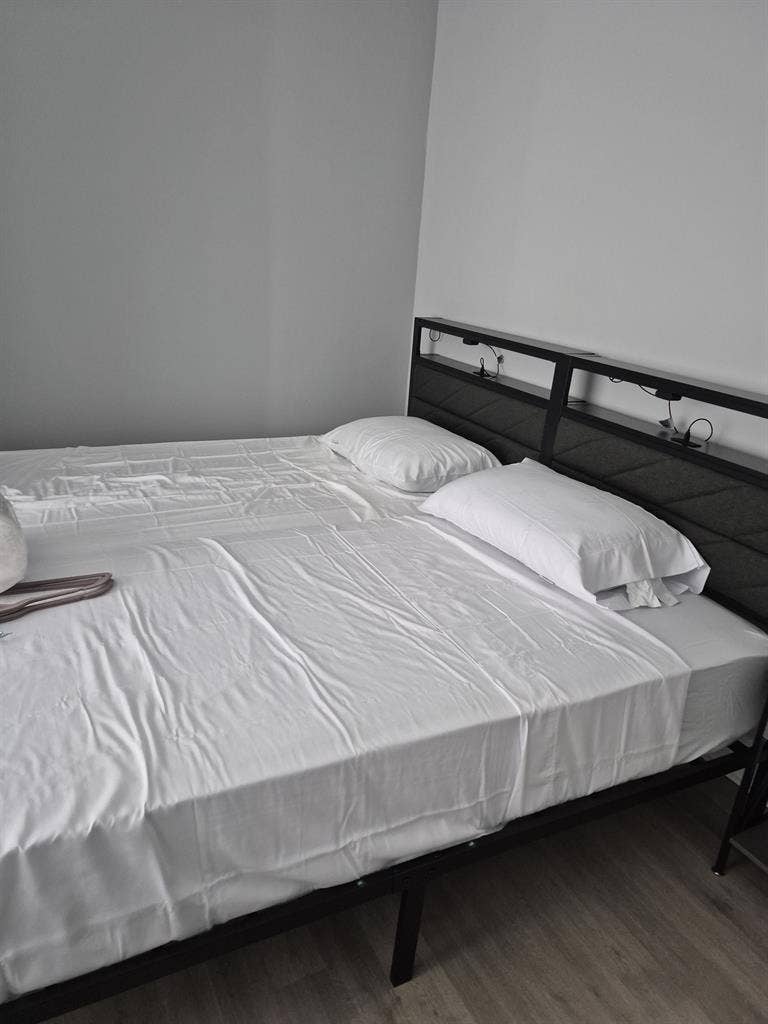 Fully furnished rooms available