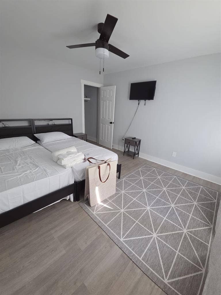 Fully furnished rooms available