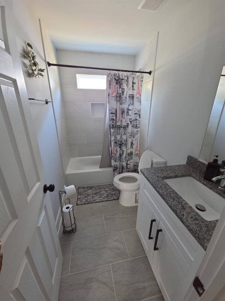 Fully furnished rooms available