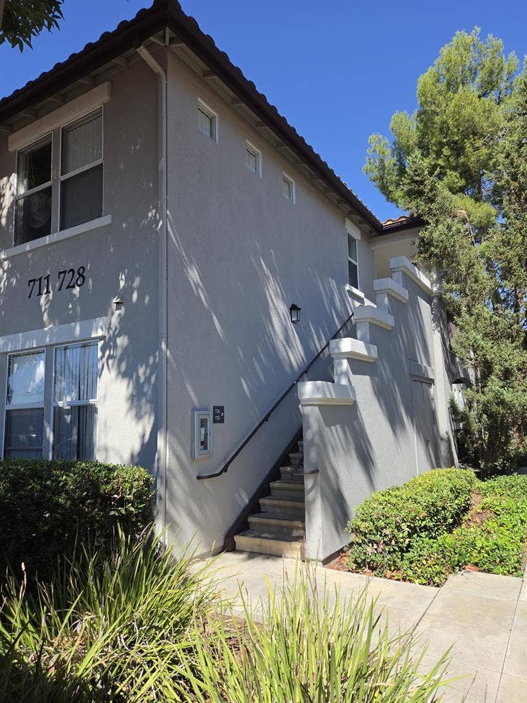 Private bed/bath available