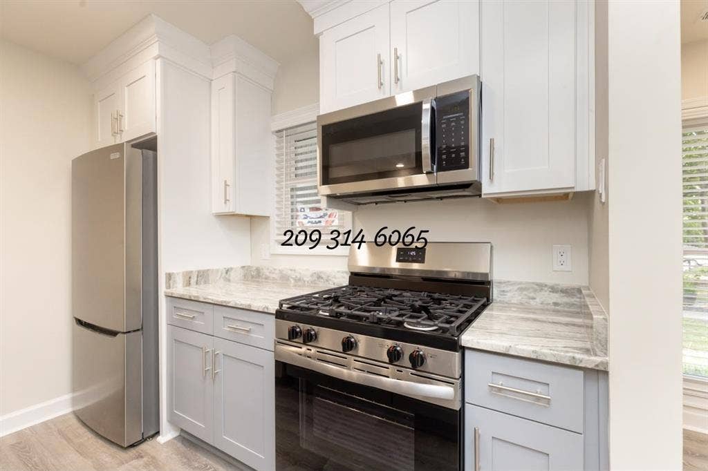Beautifully renovated townhome