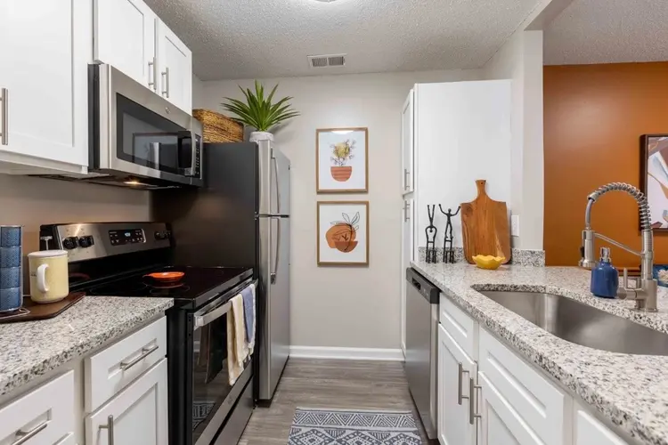 1bed/1bath at Granby Crossing Apt