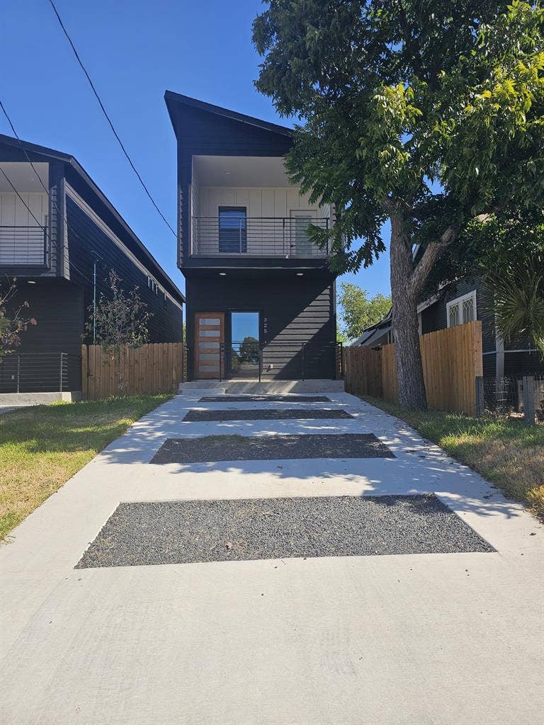 Looking for roommates!