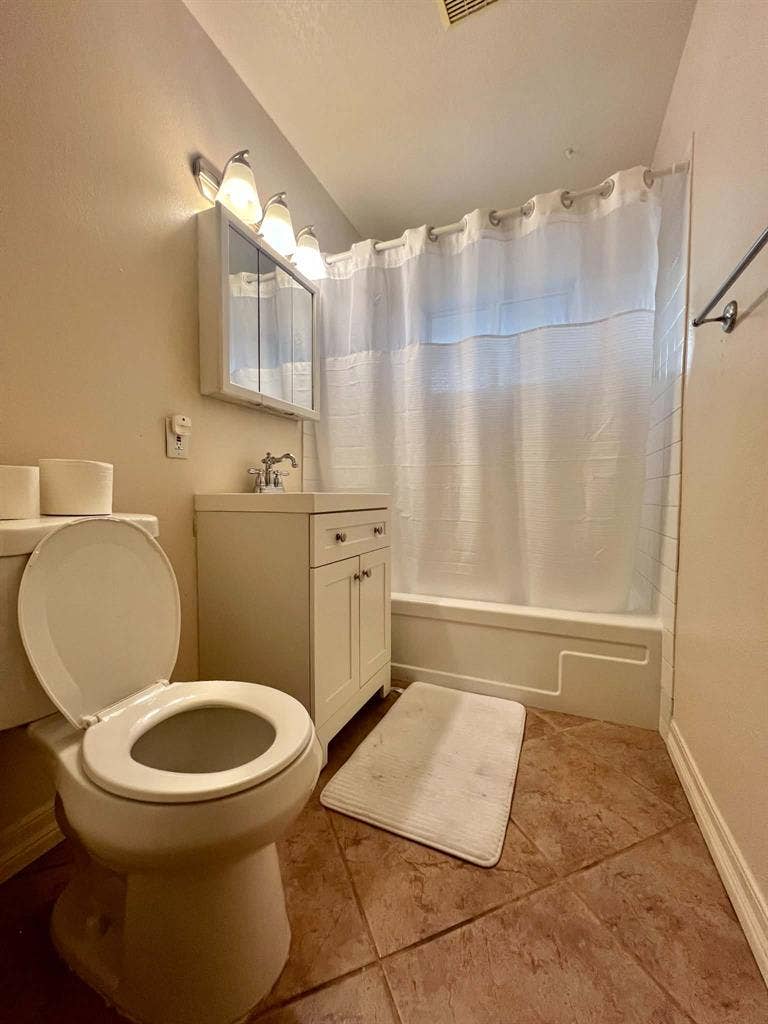 Room for rent in my home