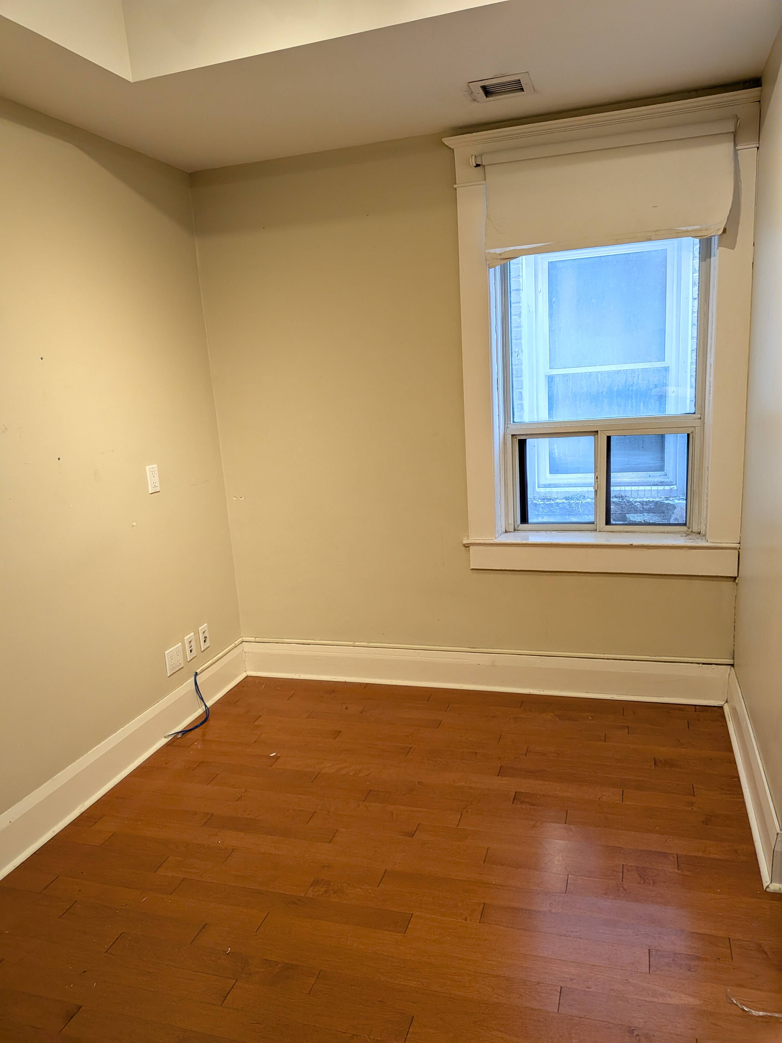 Looking For Roommate